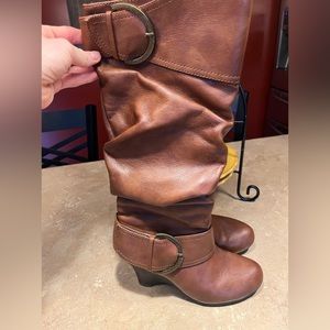 Brown boots with wedges